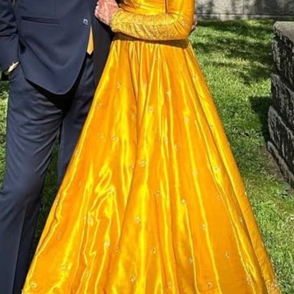 Yellowish Golden Lengha for sale - Picture 4 of 7